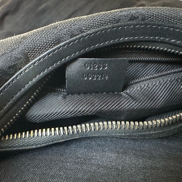 Authentic GUCCI Canvas Hobo Purse - GG Pattern - Style 01233 - Pre-Owned Classic - Picture 4 of 11